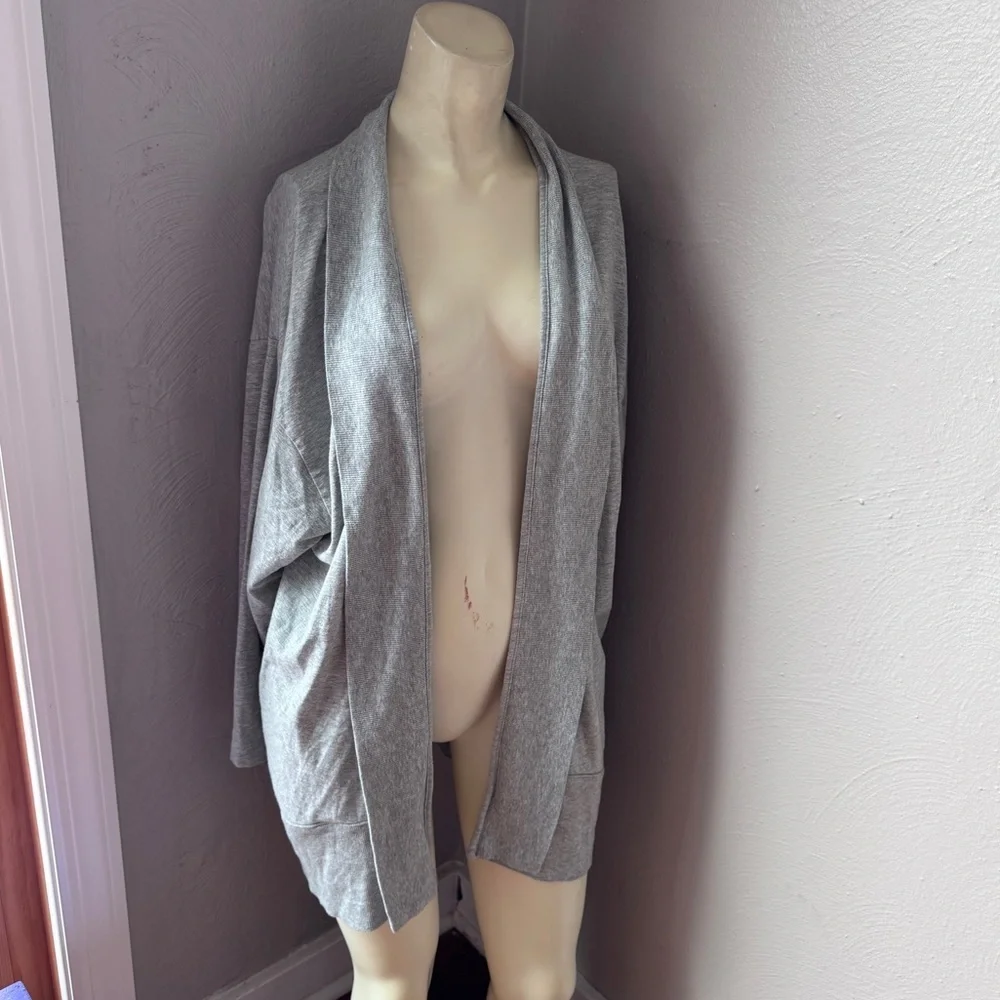 Gap cardigan sweater size s/xs gray